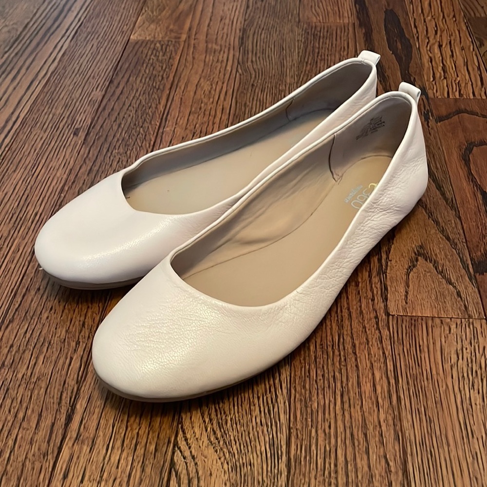 Nude flats